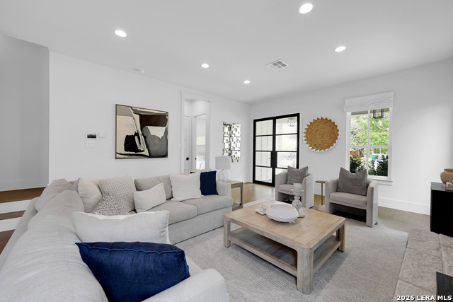 Image 17 of 63 For 415 Ogrady  