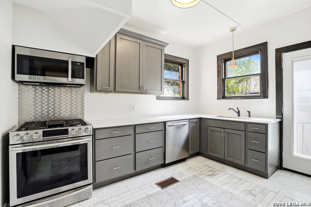 Image 13 of 60 For 162 Davis Ct