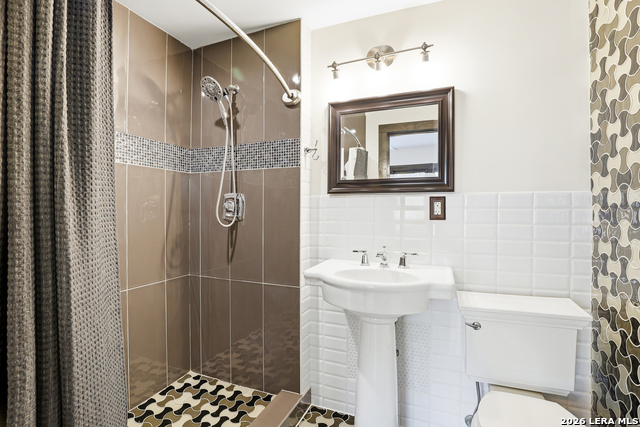 Image 19 of 60 For 162 Davis Ct