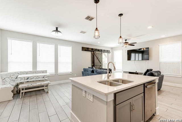 Image 13 of 29 For 1426 Sandalwood Ln E