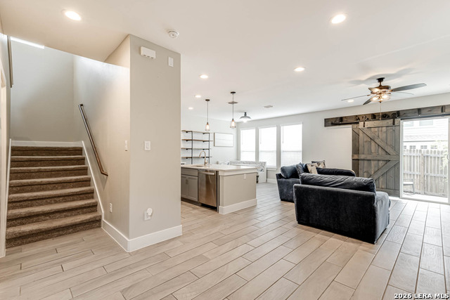 Image 4 of 29 For 1426 Sandalwood Ln E