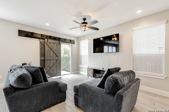 Image 5 of 29 For 1426 Sandalwood Ln E