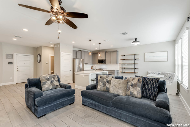 Image 7 of 29 For 1426 Sandalwood Ln E