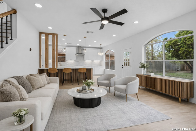 Image 4 of 28 For 10242 Sandyglen