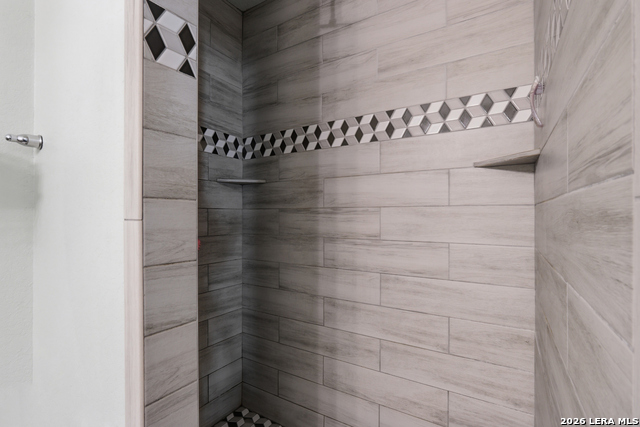 Image 34 of 50 For 5727 Midcrown