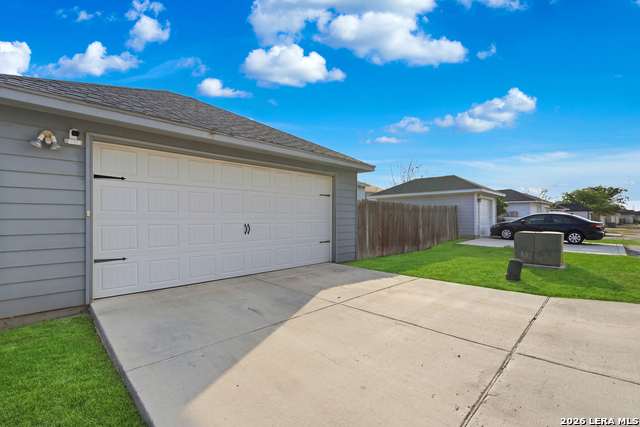 Image 42 of 50 For 5727 Midcrown