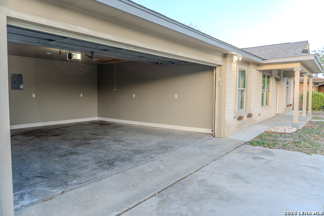 Image 16 of 31 For 4719 Old Coach