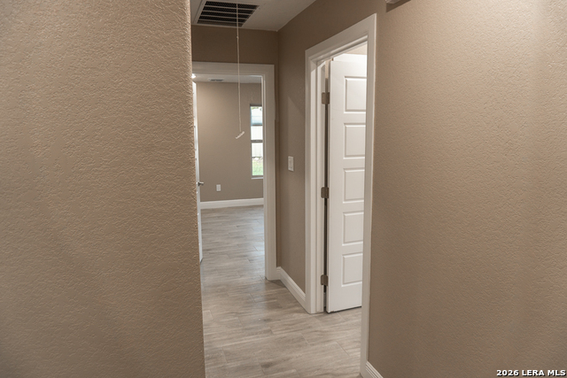 Image 21 of 31 For 4719 Old Coach