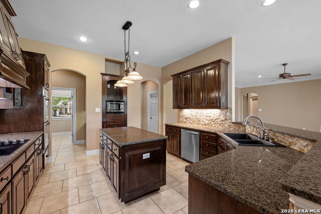 Image 13 of 37 For 30017 Fairway Vista