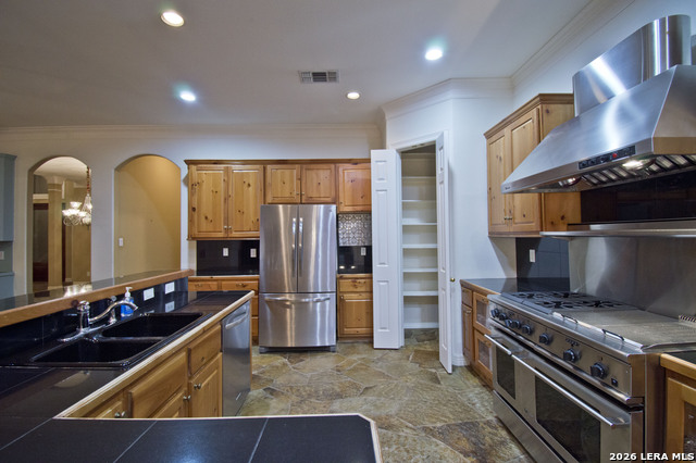 Image 8 of 54 For 17323 Fountain Bluff Dr