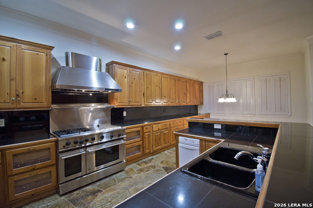 Image 9 of 54 For 17323 Fountain Bluff Dr