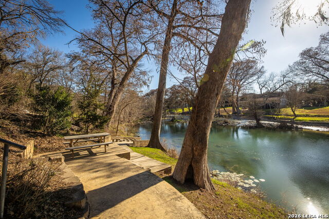 Image 10 of 32 For 1247 Gruene Rd  302