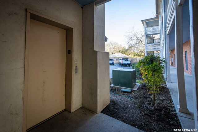 Image 13 of 32 For 1247 Gruene Rd  302