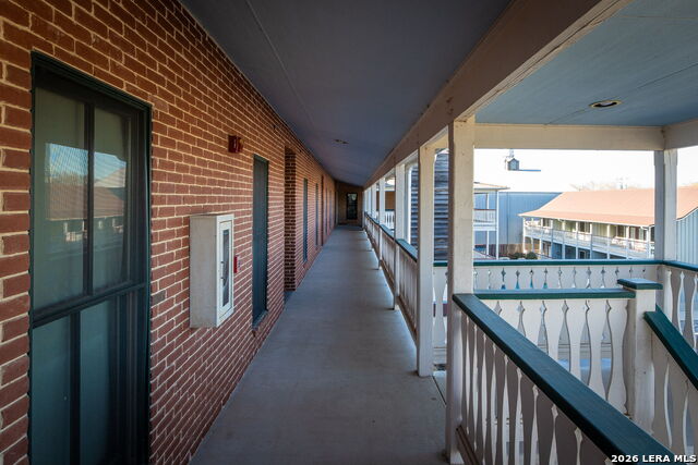 Image 14 of 32 For 1247 Gruene Rd  302