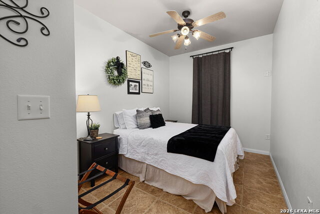 Image 25 of 32 For 1247 Gruene Rd  302