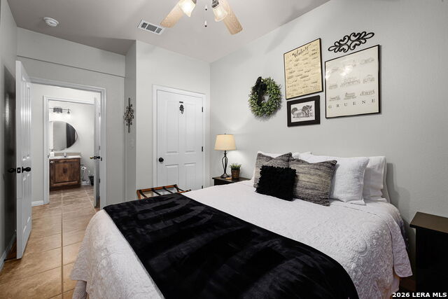 Image 26 of 32 For 1247 Gruene Rd  302