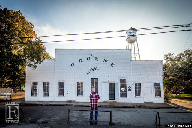 Image 30 of 32 For 1247 Gruene Rd  302