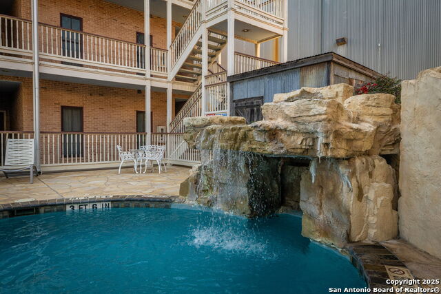 Image 5 of 32 For 1247 Gruene Rd  302