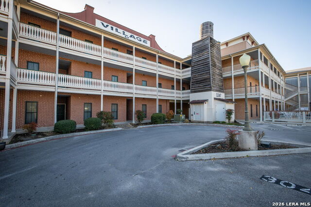 Image 6 of 32 For 1247 Gruene Rd  302