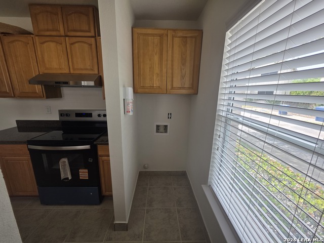 Image 8 of 19 For 8906 Kenton Briar