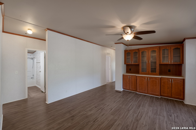 Listing photo id 11 for 5715 Chimney Rock