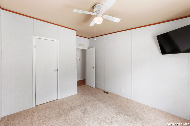 Listing photo id 16 for 5715 Chimney Rock