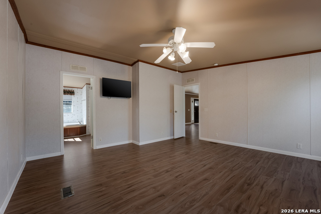 Listing photo id 5 for 5715 Chimney Rock