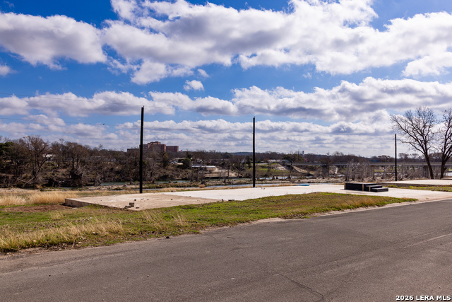 Image 4 of 31 For 2106 Waterfront Dr