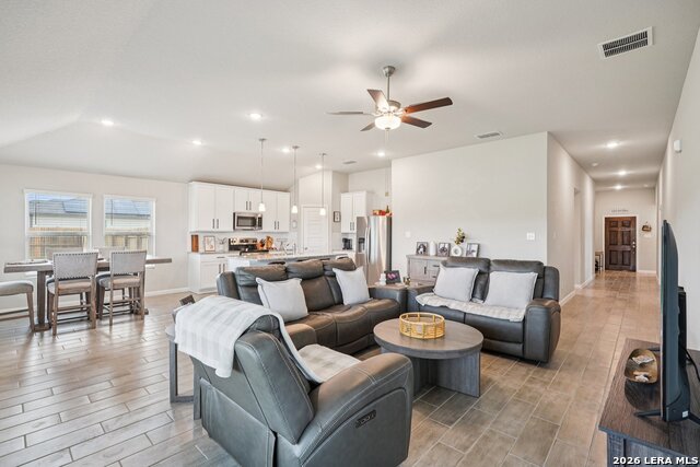 Image 6 of 46 For 104 Pendleton Cv