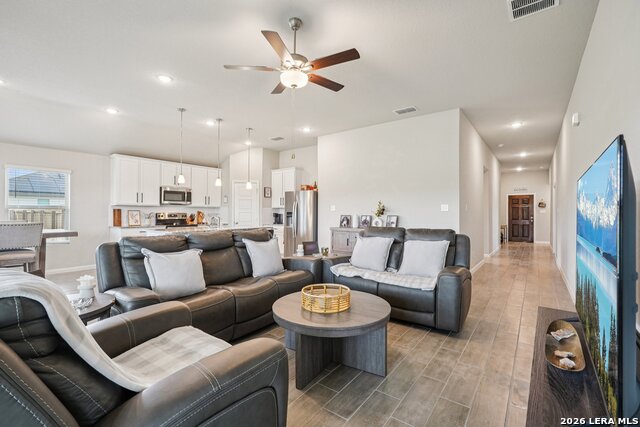 Image 9 of 46 For 104 Pendleton Cv