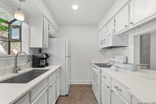 Image 11 of 26 For 10955 Wurzbach Rd  102