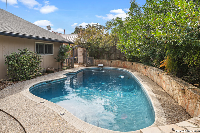 Image 38 of 41 For 8419 Athenian