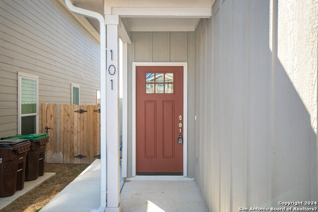 Image 4 of 27 For 7523 Gramercy Way  101