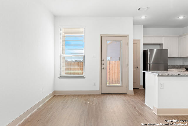 Image 9 of 27 For 7523 Gramercy Way  101