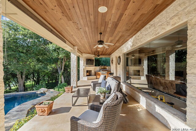 Listing photo id 15 for 1033 River Terrace