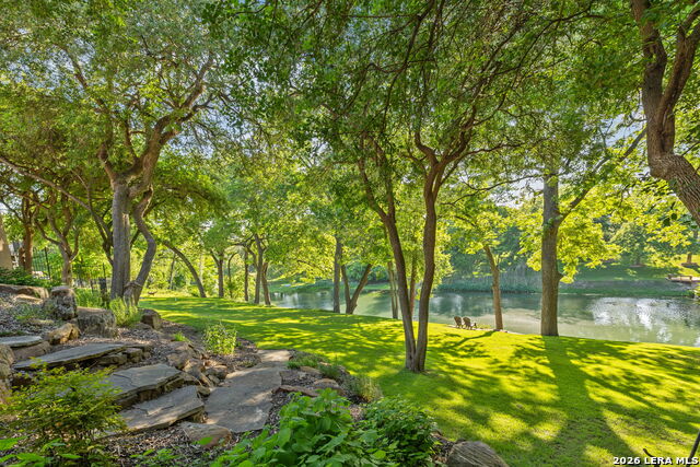 Listing photo id 29 for 1033 River Terrace