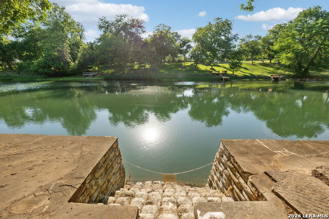 Listing photo id 3 for 1033 River Terrace