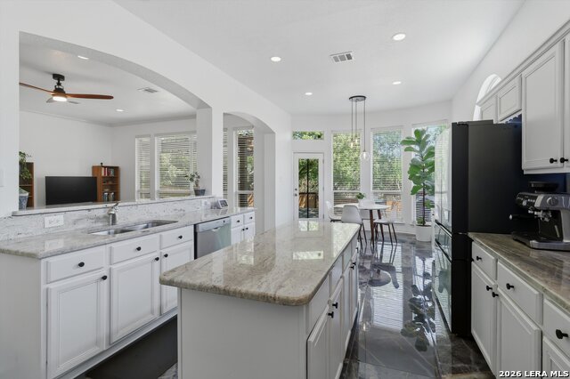 Image 12 of 35 For 19534 Azure Oak