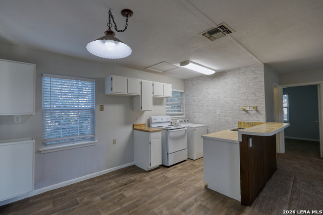 Image 18 of 29 For 1352 Linda  