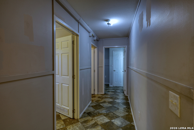 Image 28 of 29 For 1352 Linda  