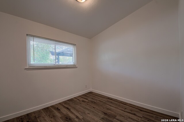 Image 14 of 28 For 5027 Village Crst