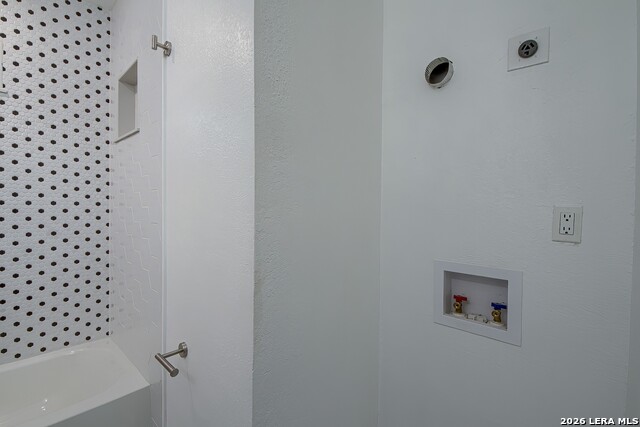 Image 17 of 28 For 5027 Village Crst