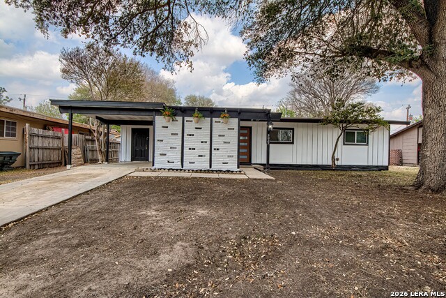 Image 2 of 28 For 5027 Village Crst