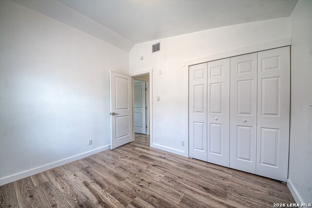 Image 22 of 28 For 5027 Village Crst