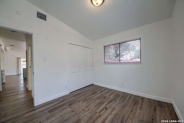 Image 23 of 28 For 5027 Village Crst