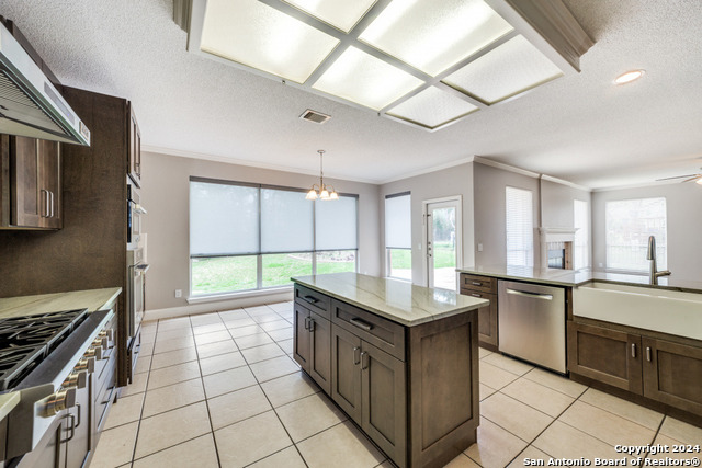 Listing photo id 8 for 16310 Sacre Couer