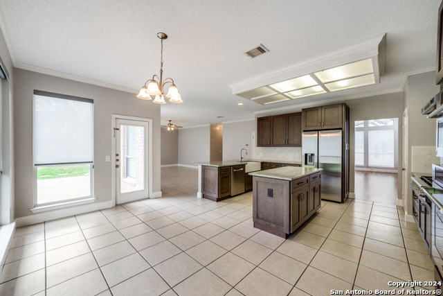 Listing photo id 10 for 16310 Sacre Couer