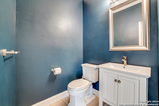 Listing photo id 13 for 16310 Sacre Couer