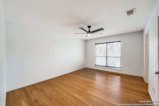 Listing photo id 14 for 16310 Sacre Couer