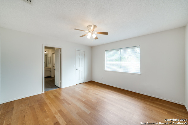 Listing photo id 16 for 16310 Sacre Couer